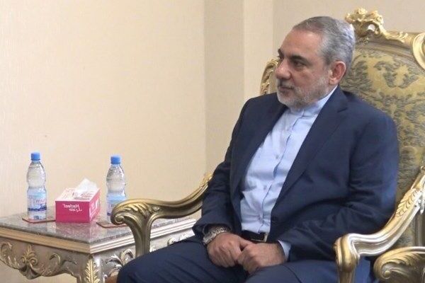 سفير ايران في اليمن:  لاميركا دورا اساسيا في الجرائم المرتكبة ضد شعوب المنطقة خاصة الشعب اليمني