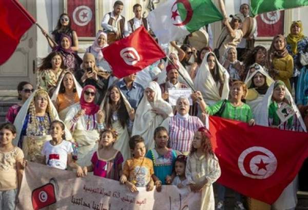 زن تونسی 5 برابر بیش از مردان برای خانواده‌اش وقت صرف می‌کند