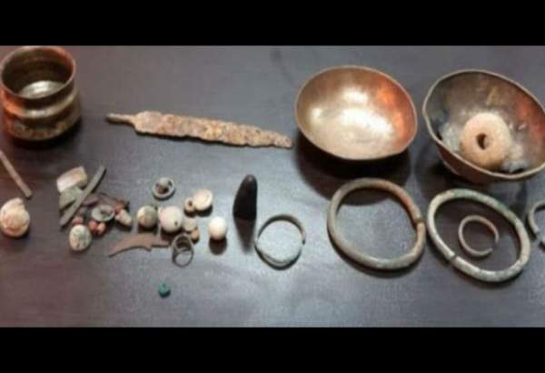 کشف ۳۷ قطعه اشیاء تاریخی در اسلام آبادغرب