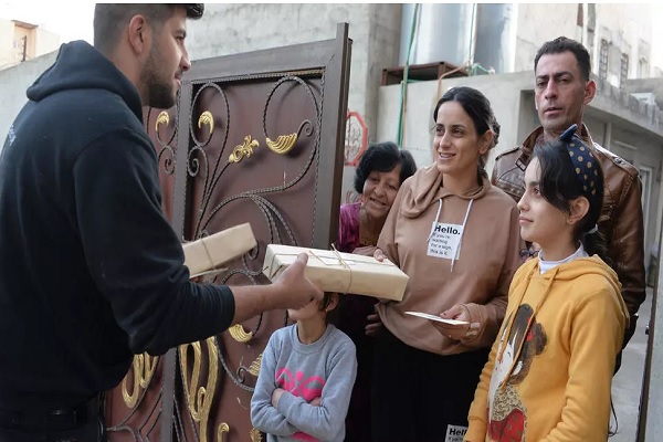 Iraqi Muslims felicitate fellow Christians on Christmas