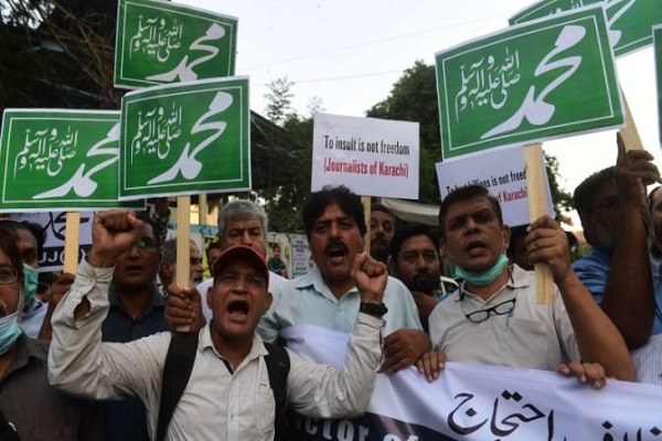 محكمة باكستانية تقضي بإعدام 3 أشخاص لكتابتهم منشورات مسيئة للنبي(ص)