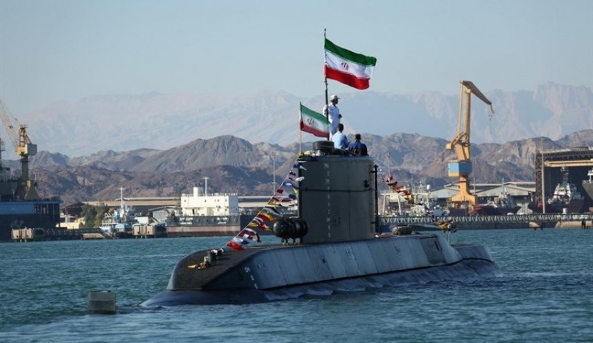 الغواصة الايرانية "فاتح" تطلق طوربيدا بالمناورات البحرية.....لاول مرة