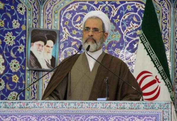 ملت ایران هیچ‌گاه در برابر تحریم‌های غرب، از آرمان‌های انقلاب کوتاه نیامدند