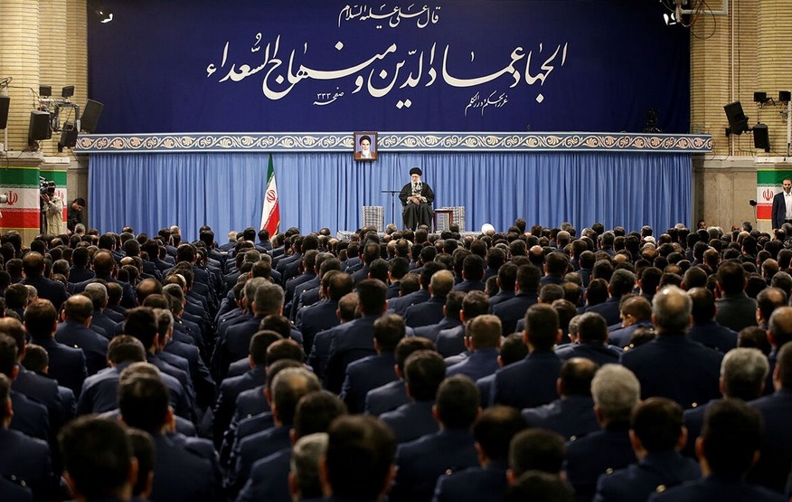 الامام الخامنئي : يستقبل الاحد جمعا من القادة وكوادر القوة الجوية للجيش الايراني