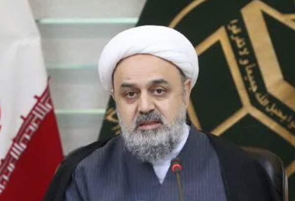 Hujjat ul-islam val moslemin prendra un discours à la prière du vendredi à Kermanshah