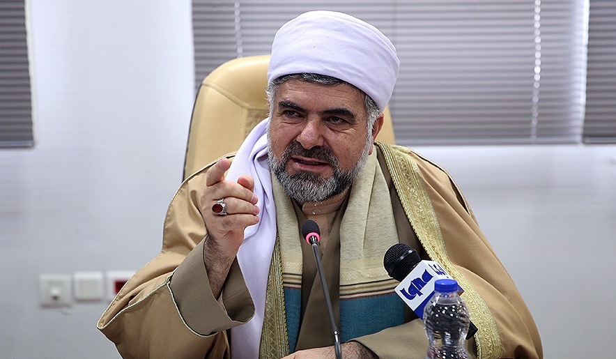 رئيس المركز الاسلامي الكبير في مدينة "سنندج" غربي إیران، "ماموستا إقبال بهمني"