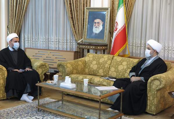 Hujjat-ul-Islam Hamid Shahriari, Secretary General of World Forum for Proximity of Islamic Schools of Thought (R) in a meeting with Mamusta Molla Abdul Rahman Moradi, prayer leader of the Sunni community (L) and members of the clerical council in Kermanshah Province.
