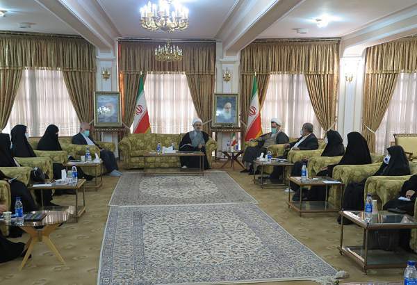 Hujjat-ul-Islam Hamid Shahriari, Secretary General of World Forum for Proximity of Islamic Schools of Thought meeting with female proximity activists in his visit to Kermanshah Province.