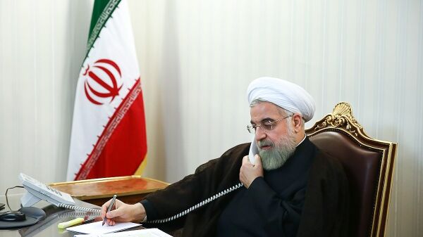 روحاني يعرب عن تضامنه مع تركيا قبال الحظر الامريكي المفروض عليها