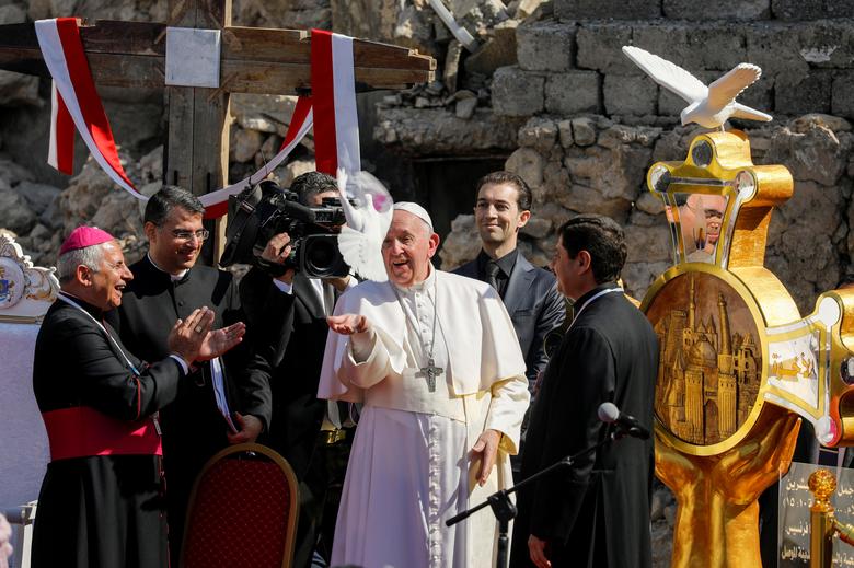 Pope Francis takes historical trip to Iraq 1 (photo)  