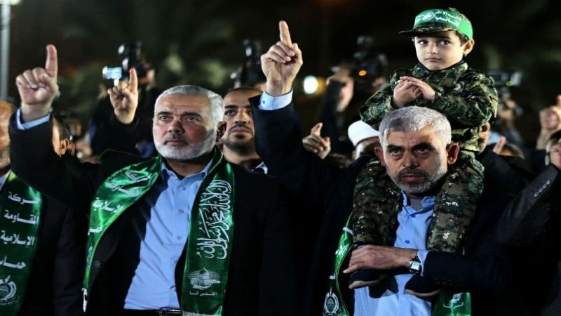 هنية وعوض الله يباركان للسنوار فوزه برئاسة حماس في قطاع غزة