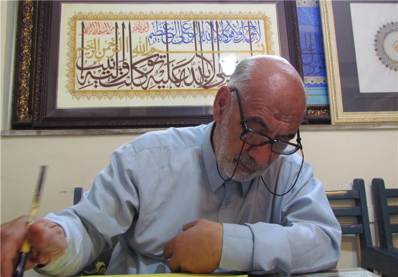 کتابة أکبر مصحف ورقي بخطّ النسخ في مدينة "شیراز" الإیرانية