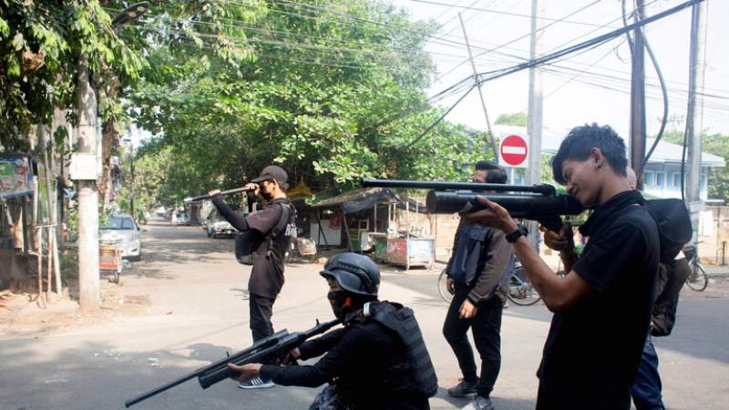 مقتل 6 شرطيين في هجوم متظاهرين على مركز أمني في ميانمار