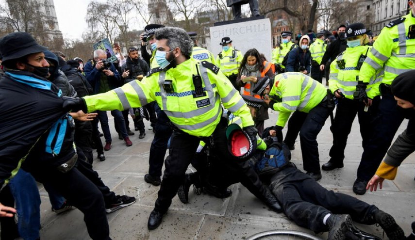 بريطانيا.. توقيف عشرات الناشطين خلال احتجاجات على توسيع صلاحيات الشرطة