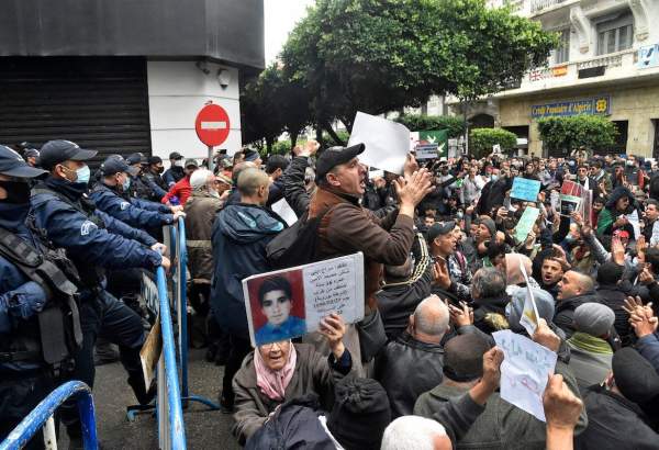 تظاهرات هزاران الجزایری در اعتراض به ساختار سیاسی این کشور