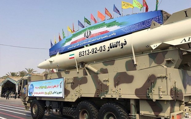 إيران تزيح الستار عن 4 منظومات دفاعية جديدة في يوم الجيش
