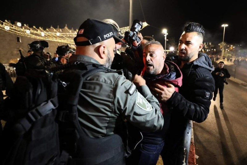 إصابة اكثر من ١٠٠ شاب واعتقال آخرين في مواجهات اندلعت مع قوات الاحتلال في القدس المحتلة  