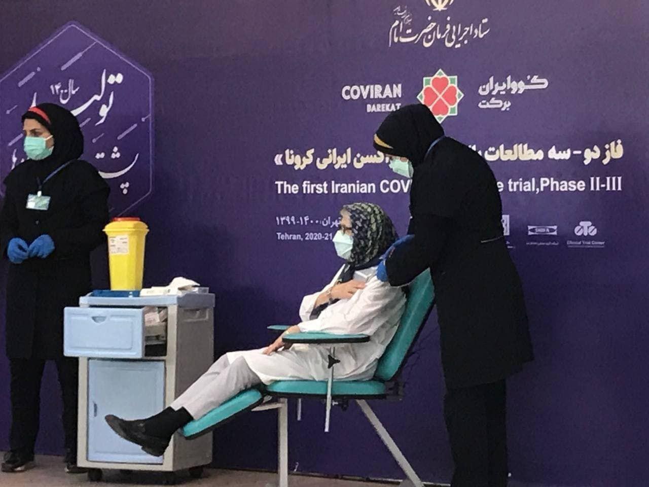 لحظه تزریق واکسن ایرانی به مینو محرز