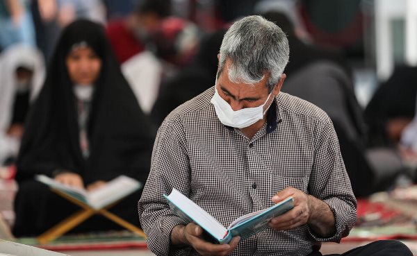 People in capital Tehran mark Ramadan (photo)  