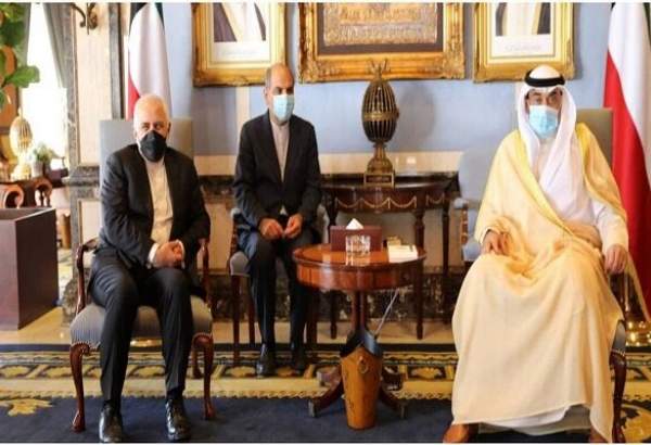 Zarif rencontre le Premier ministre koweïtien pour discuter des relations bilatérales