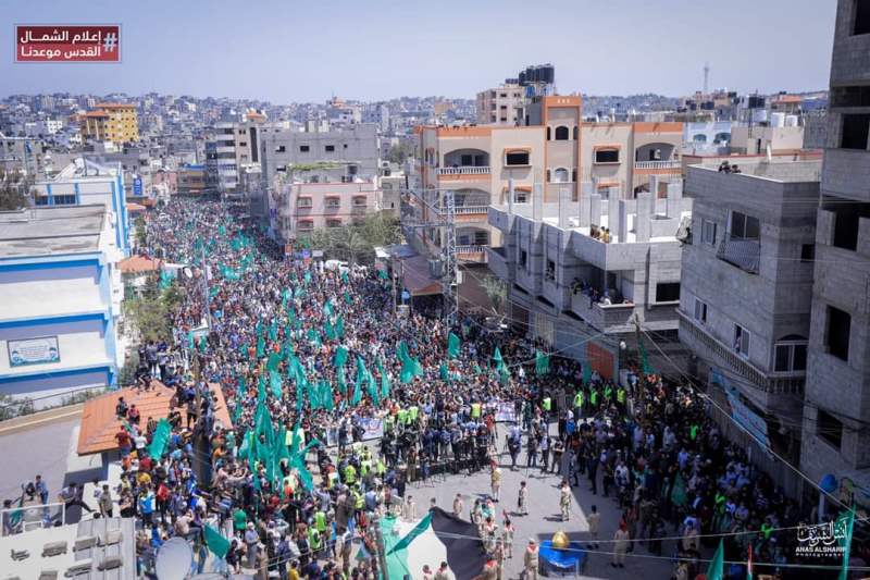 مسيرة انطلقت شمال قطاع #غزة نصرةً للقدس ورفضا لتأجيل الانتخابات الفلسطينية