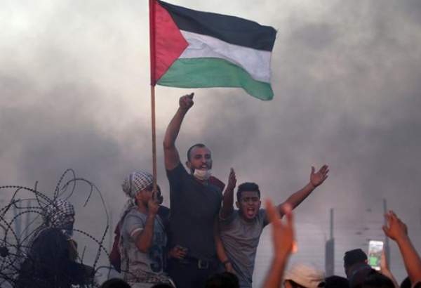 Palestinian demonstrators call on Hamas to attack Israel