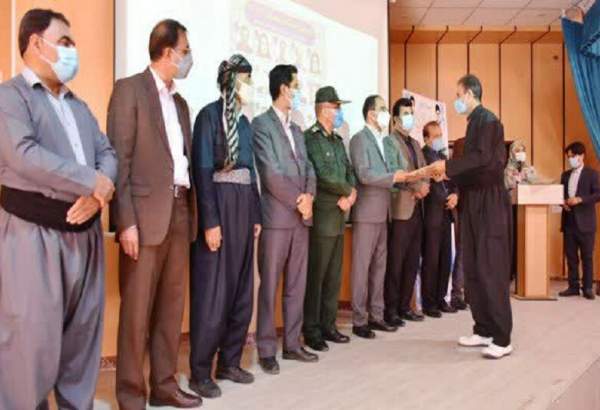تجلیل از معلمان نمونه آموزش و پرورش دیواندره در استان کردستان