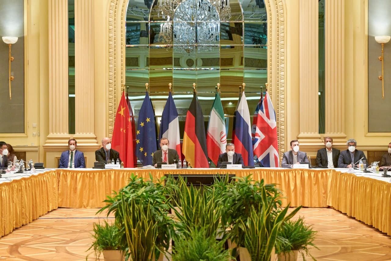 عقد اجتماع رباعي لرؤساء وفود إيران والترويكا الاوروبية في فيينا الاثنين
