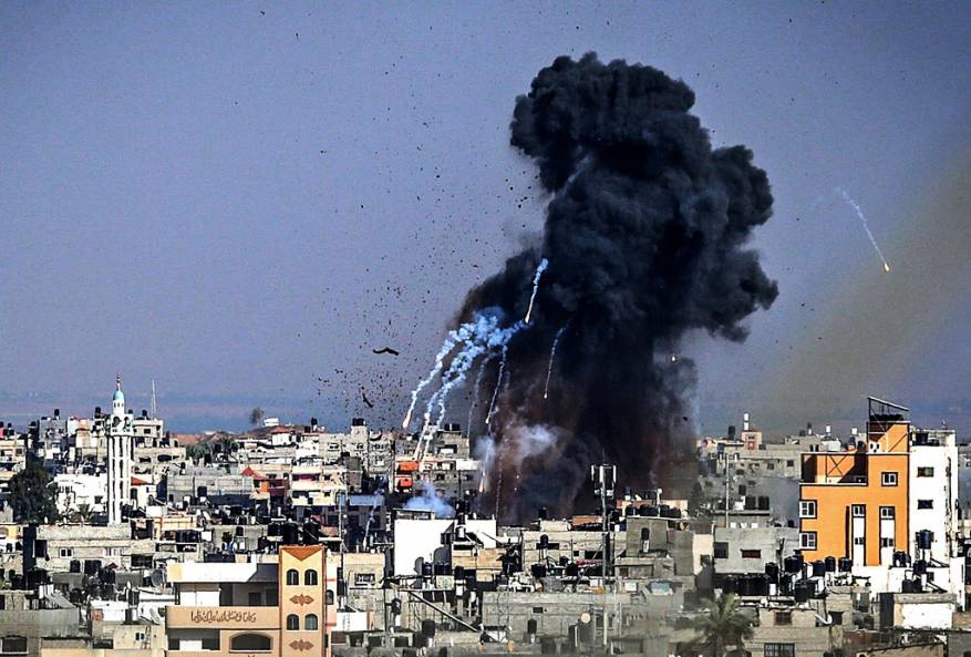 تصاویری از بمباران شدید غزه توسط جنگنده های اسرائیلی  