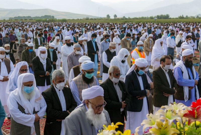 حضور شهروندان اهل سنت گلستانی در نماز عید فطر  