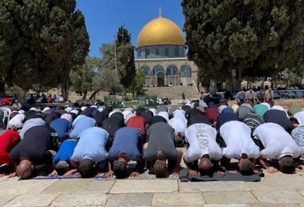 حضور ده‌ها هزار فلسطینی در نماز جمعه امروز مسجد الاقصی