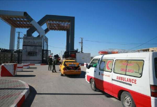 Injured Palestinians cross into Egypt after opening of border crossing