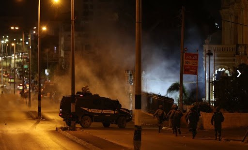 قوات الاحتلال تواصل اعتداءاتها في اللد وأحياء القدس
