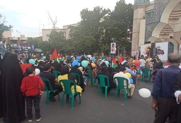 Des enfants célèbrent la récente victoire des Palestiniens à Téhéran