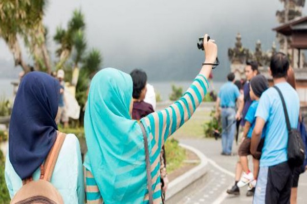اقامة ورشة : "تنمية السياحة الإسلامية" للتعرف على مبادئ السياحة الإسلامية