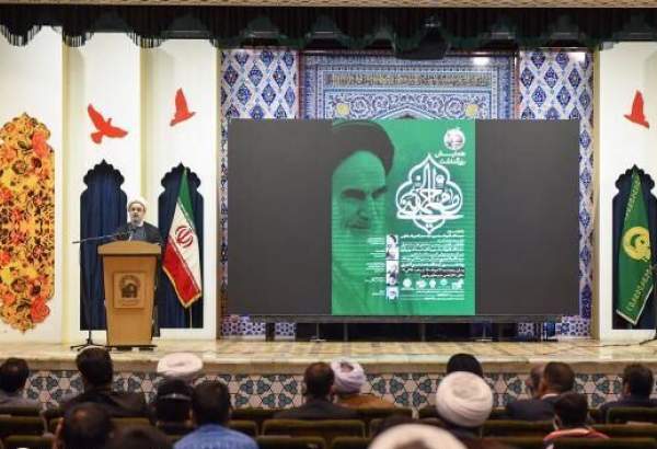 امام خمینی (ره) همواره بر وحدت مسلمین تأکید داشتند