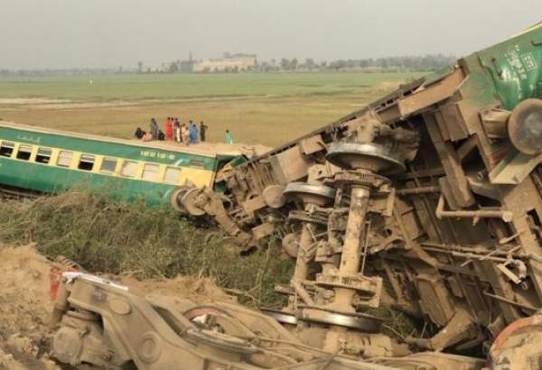 ۳۰ کشته و ده‌ها مصدوم در برخورد دو قطار مسافربری در پاکستان