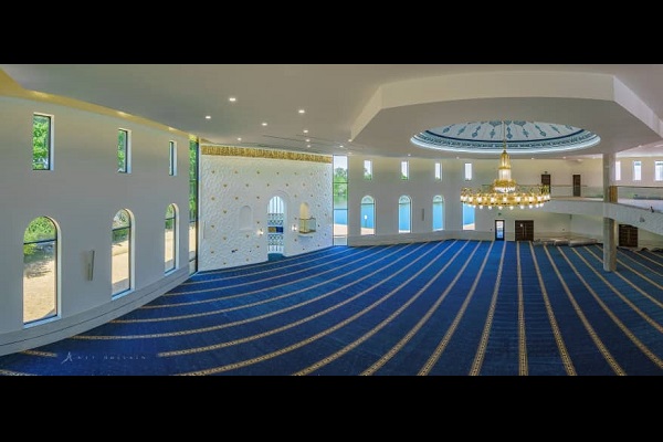 مركزاً إسلامياً كبيراً ومسجداً  لخدمة مسلمي بلدة "فيشرز الامريكية
