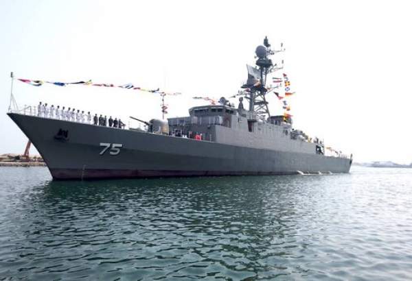 Le destroyer Dena et le chasseur de mines Shahin rejoignent la marine iranienne