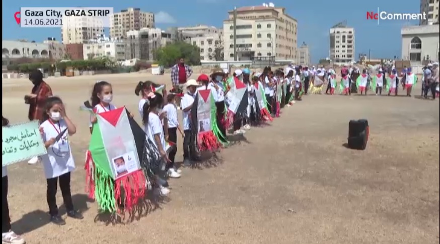 Palestinian children fly kites in memory of friends killed during 12-day Israeli raid on Gaza Strip (video)  