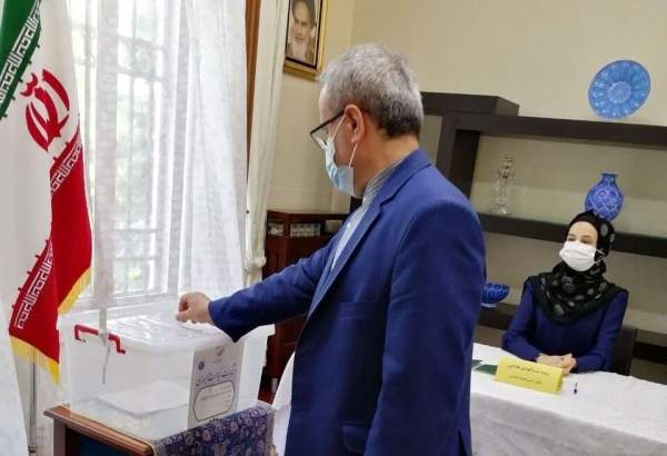حضور ایرانیان مقیم صربستان در پای صندوق های رای