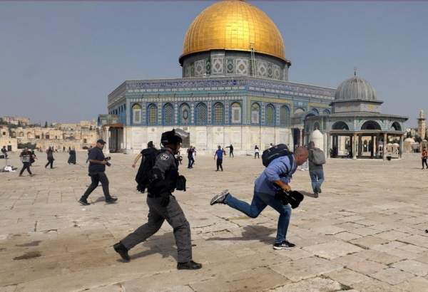 Les forces israéliennes attaquent des fidèles palestiniens à la mosquée Al-Aqsa