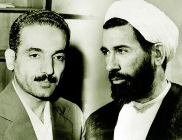 الرئيس الايراني الشهيد رجائي (يسار) ورئيس وزرائه الدكتور باهنر