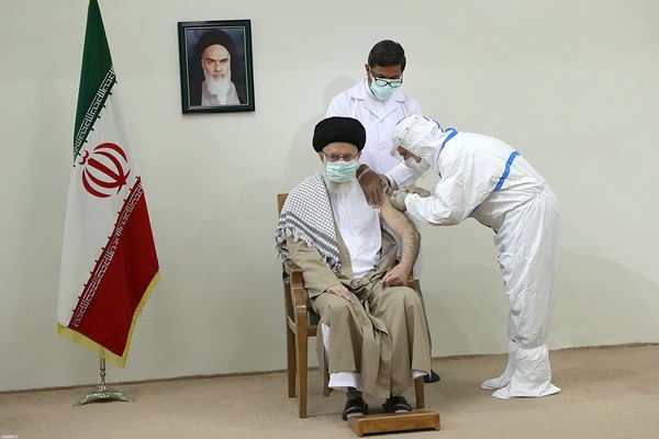دریافت دُز دوم واکسن ایرانی کرونا از سوی رهبر معظم انقلاب  