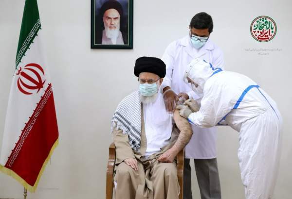 Le leader reçoit la deuxième dose du vaccin COVID-19 fabriqué en Iran