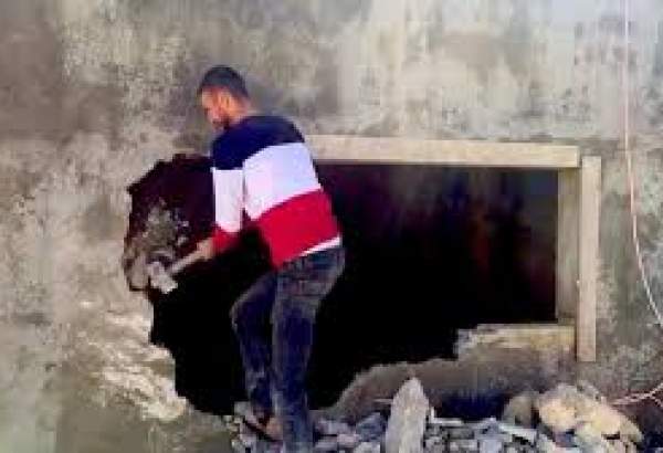 Israeli troops force Palestinian man to demolish his home