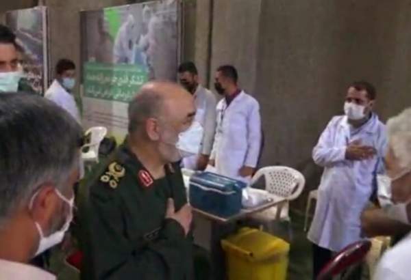 سرلشکر سلامی نخستین دُز واکسن ایرانی را دریافت کرد