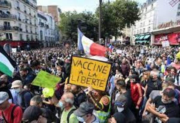 فرانس میں ہزاروں افراد نے حکومت کی کورونا پالیسی کے خلاف مظاہرہ