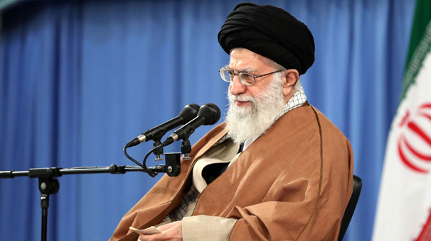قائد الثورة الاسلامية يوافق على عطلة الاسبوعين لاحتواء جائحة كورونا