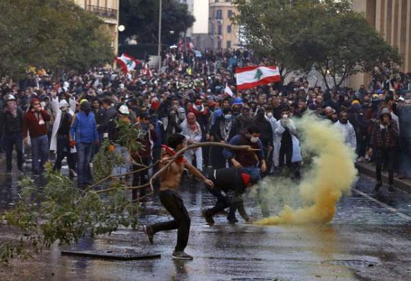 دارالحکومت بیروت میں مظاہرین کا حکومت کے خلاف احتجاج